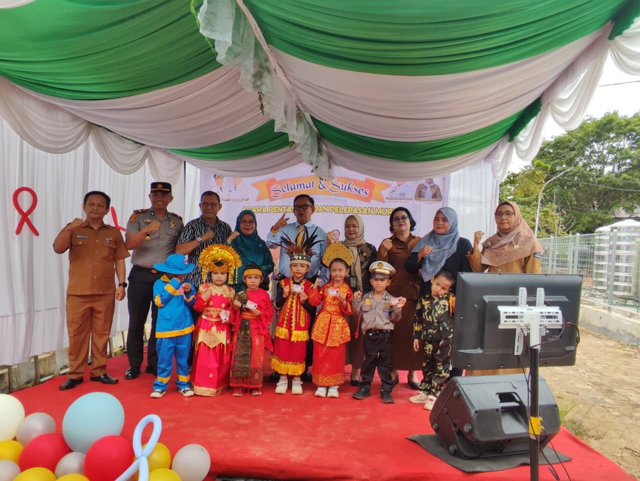 Dukcapil Kota Sibolga Menyerahan Dokumen KIA Bagi Anak Paud TK Pancasila Kota Sibolga