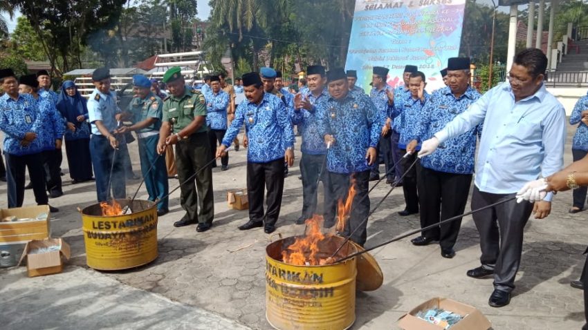 DINAS KEPENDUDUKAN DAN PENCATATAN SIPIL KOTA SIBOLGA MEMUSNAHKAN 26.427 keping KTP