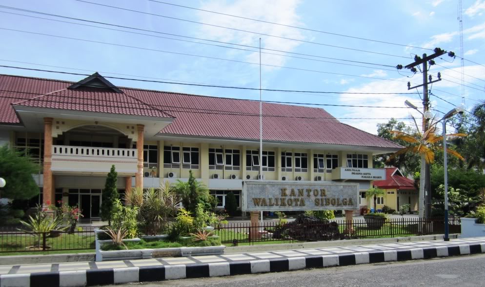 WALI KOTA SIBOLGA RESMIKAN GEDUNG PELAYANAN KEPENDUDUKAN DAN PENCATATAN SIPIL